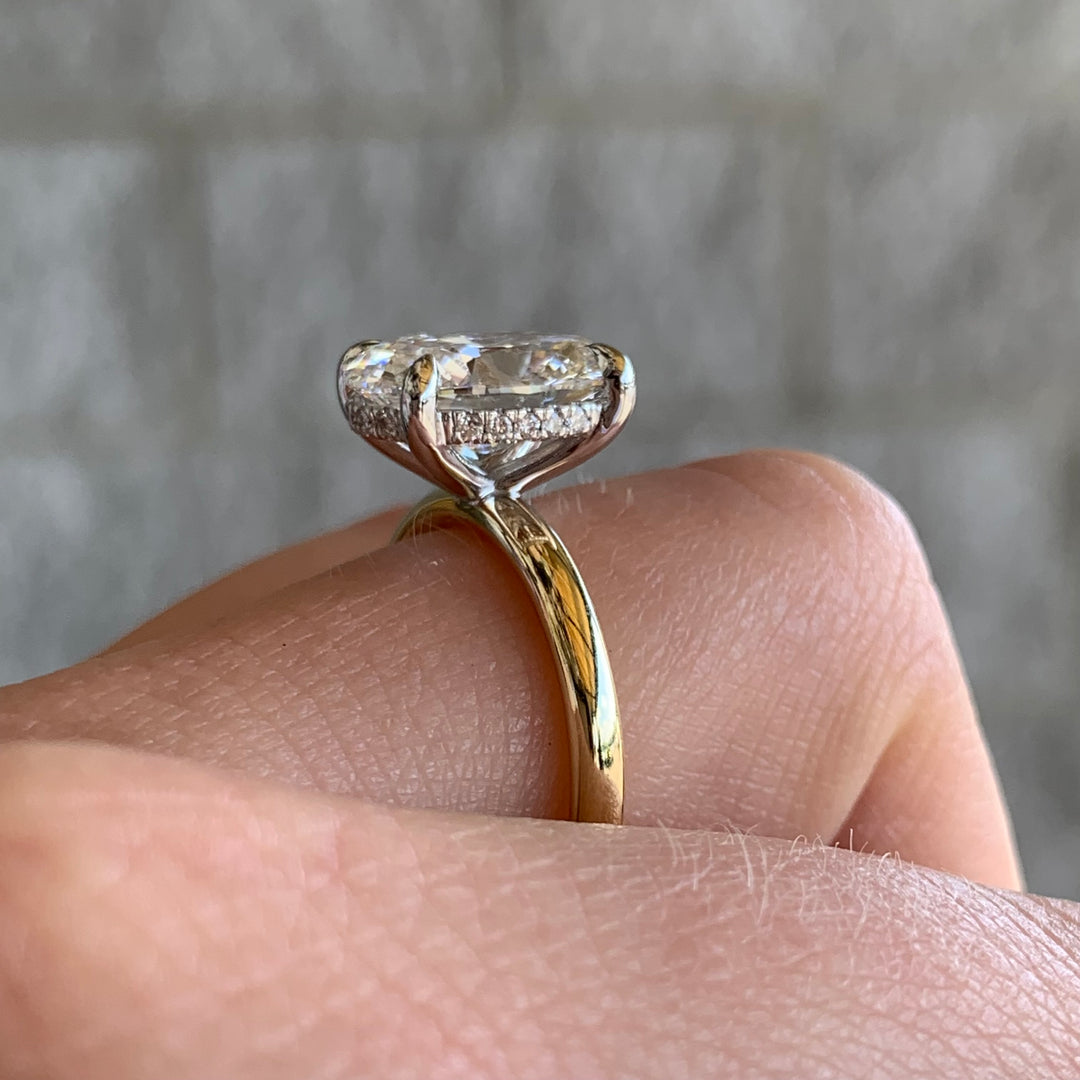 The Perfect Oval Solitaire