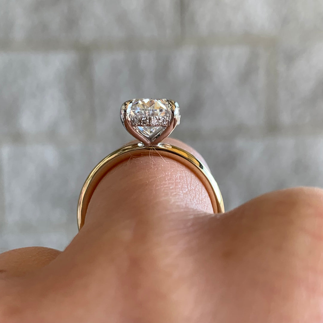 The Perfect Oval Solitaire